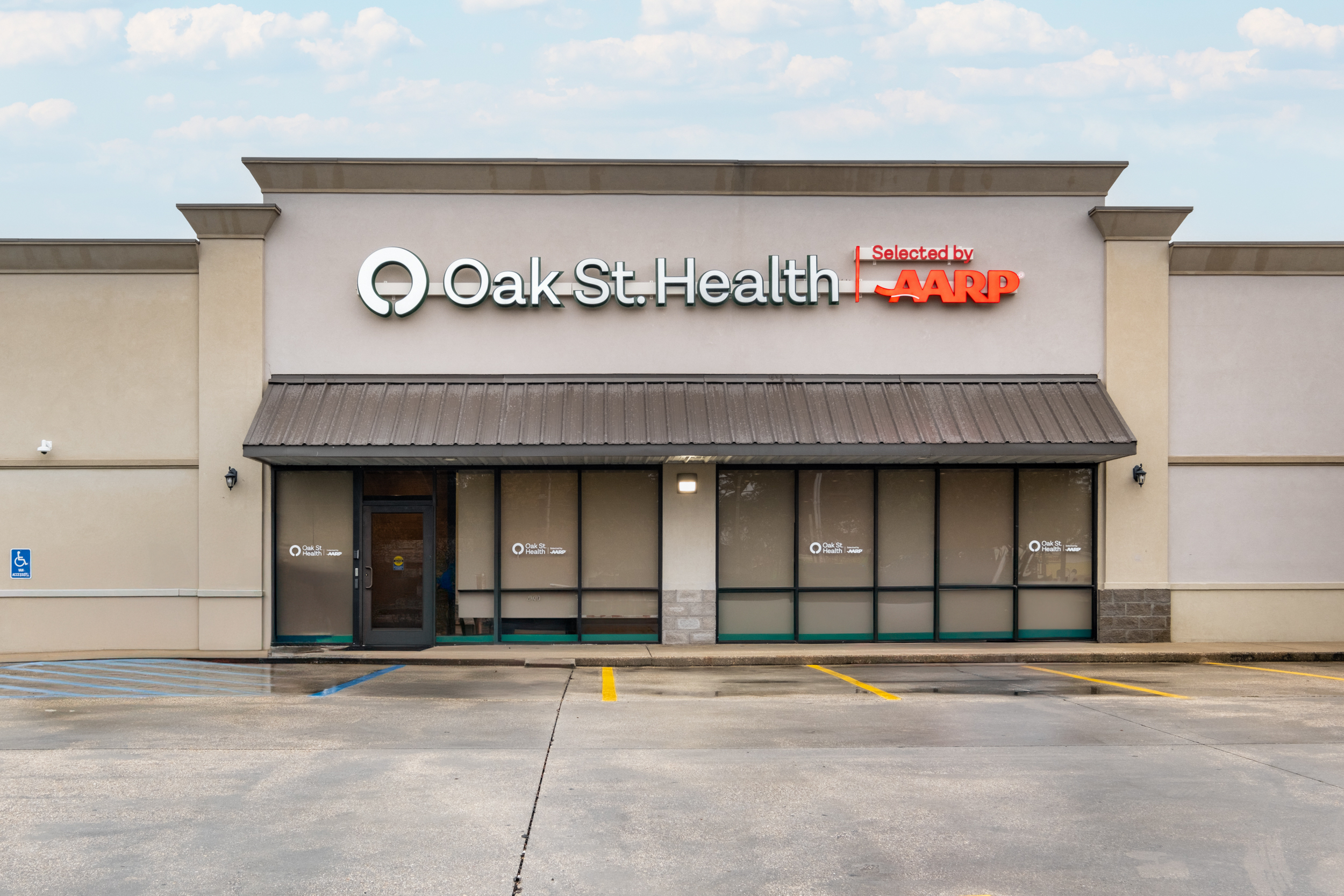 Oak Street Health Evangeline Primary Care Clinic & Doctor's Office ...